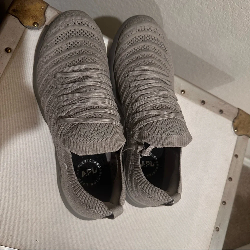 APL’s Unisex
Athletic Shoes
Grey Sz 7.5 M which will fit Women 8.5/9 - Picture 2 of 4